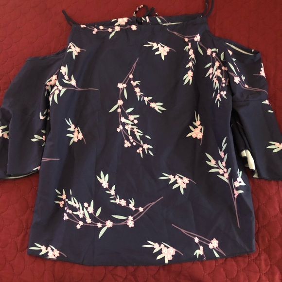 Floral off the shoulder top!!! - Picture 4 of 4